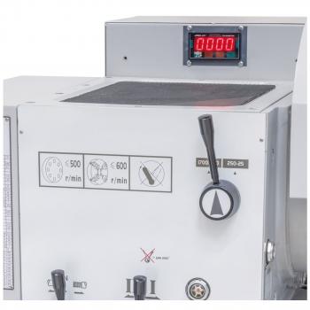 Electronic, infinitely variable speed control, easy to read via digital display.
