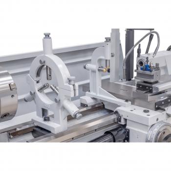 Equipped with a fixed or travelling steady rest as standard for stabilising long workpieces.