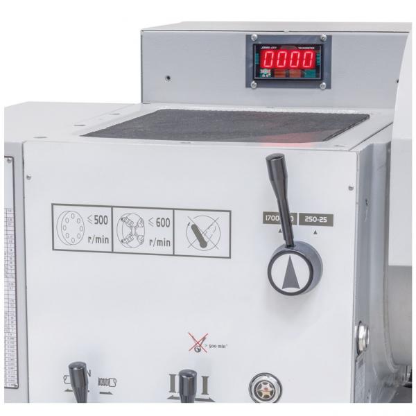Electronic, infinitely variable speed control, easy to read via digital display.