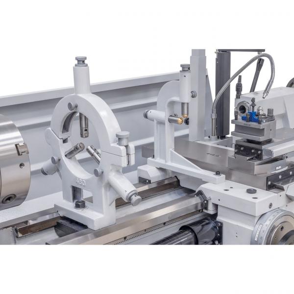 Equipped with a fixed or travelling steady rest as standard for stabilising long workpieces.