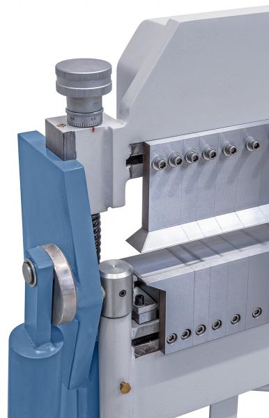 Schwenkbiegemaschine mit segm. Ober-,Unter- und Biegewange Bernardo TB 1270 Flex